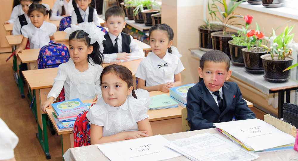 Узбекского школьник. Школа Узбекистан. Узбекские дети в школе. Начальная школа в Узбекистане. Ученики начальной школы в Узбекистане.